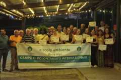 foto di gruppo dopo la pizzata e la consegna degli attestati